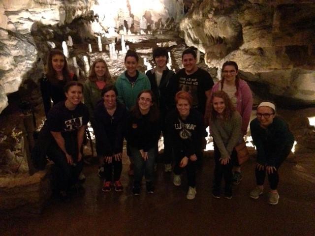 荣誉学生享受马伦戈洞穴之旅.